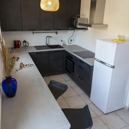 Spacious Duplex With South-facing Terrace Perpignan